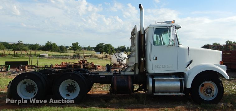 image for item HS9686 1993 White GMC WCM  semi truck