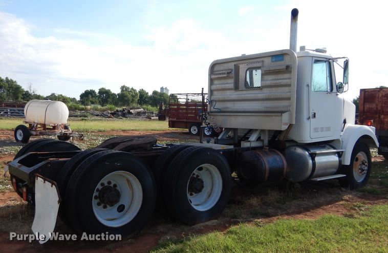 image for item HS9686 1993 White GMC WCM  semi truck