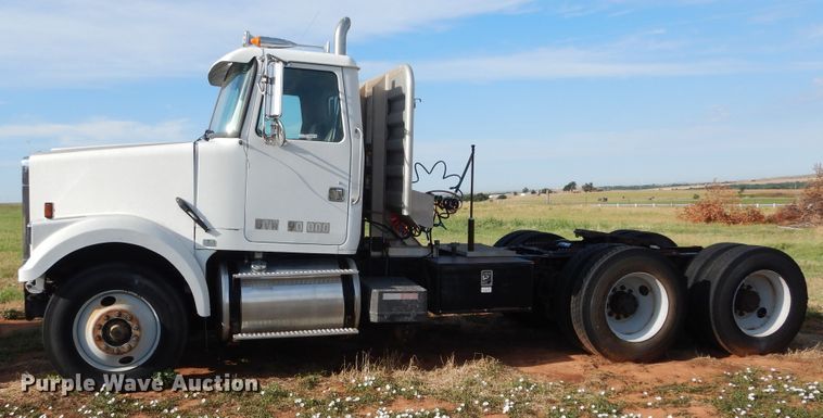image for item HS9686 1993 White GMC WCM  semi truck