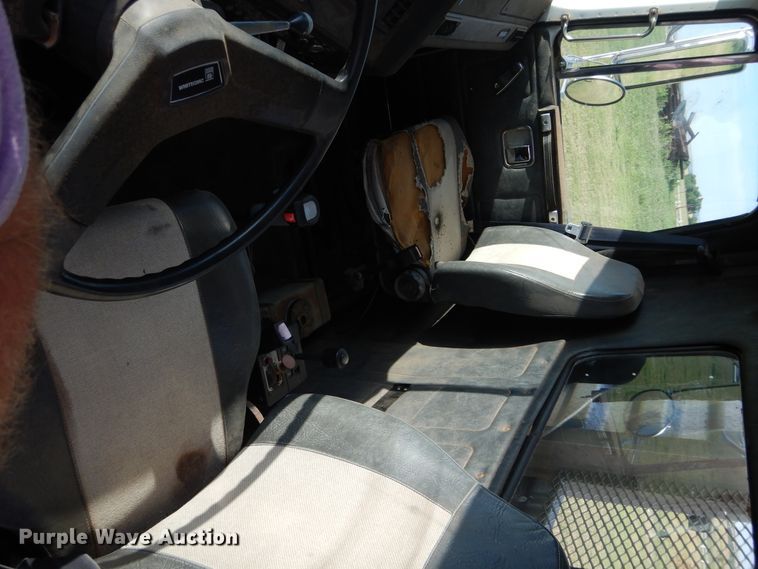 image for item HS9686 1993 White GMC WCM  semi truck