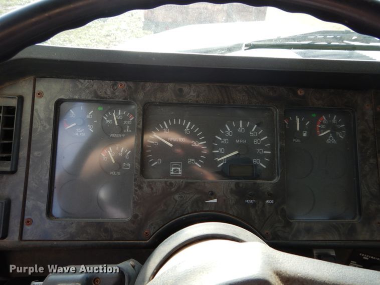 image for item HS9686 1993 White GMC WCM  semi truck