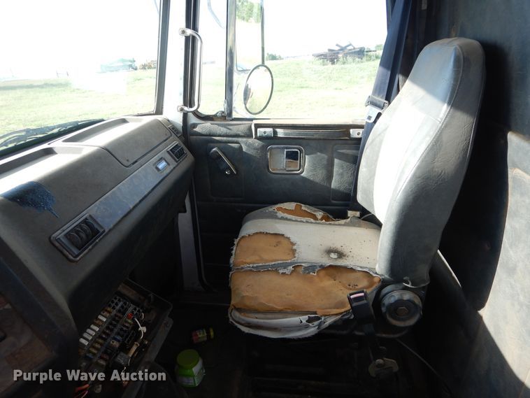 image for item HS9686 1993 White GMC WCM  semi truck