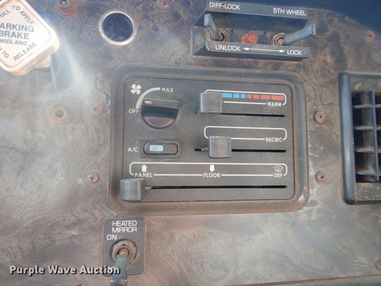 image for item HS9686 1993 White GMC WCM  semi truck