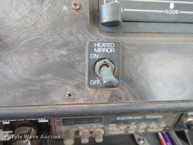 image for item HS9686 1993 White GMC WCM  semi truck