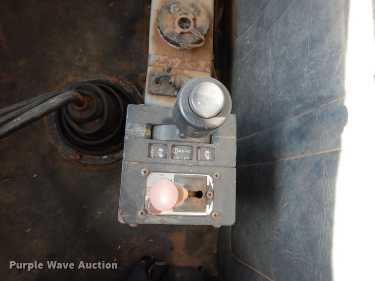 image for item HS9686 1993 White GMC WCM  semi truck