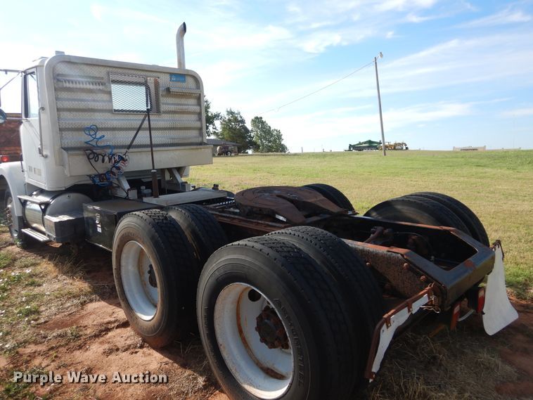 image for item HS9686 1993 White GMC WCM  semi truck