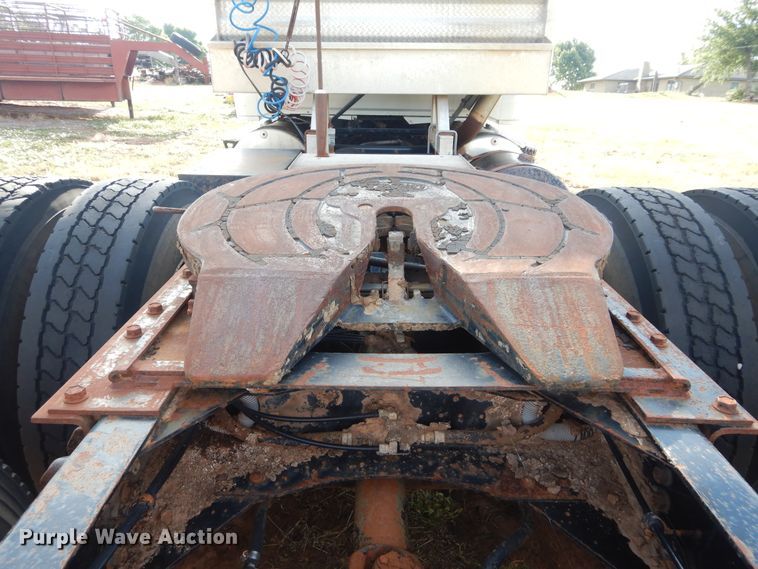 image for item HS9686 1993 White GMC WCM  semi truck