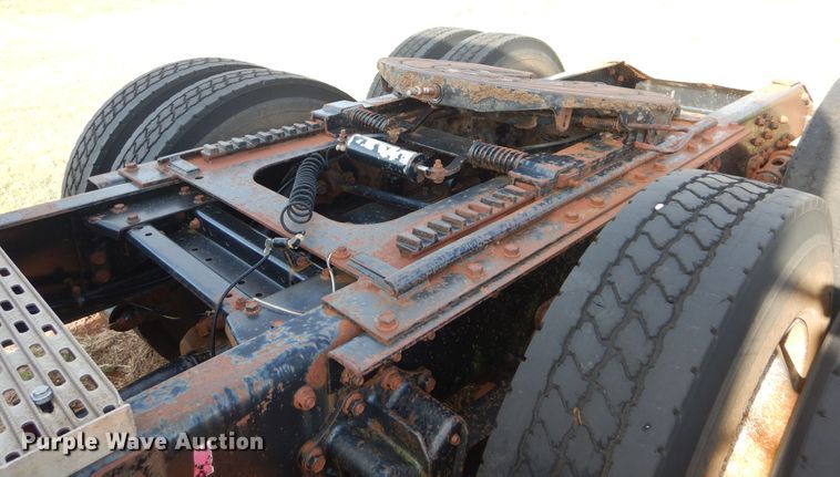 image for item HS9686 1993 White GMC WCM  semi truck