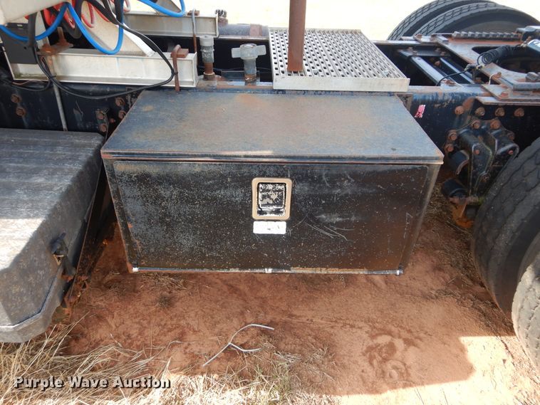 image for item HS9686 1993 White GMC WCM  semi truck