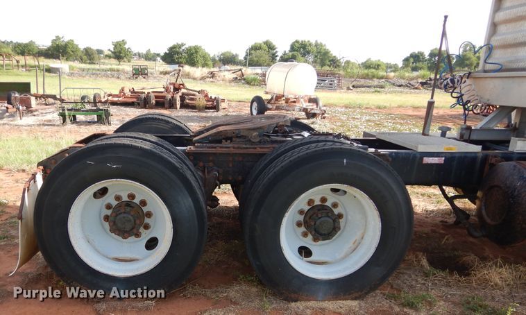 image for item HS9686 1993 White GMC WCM  semi truck