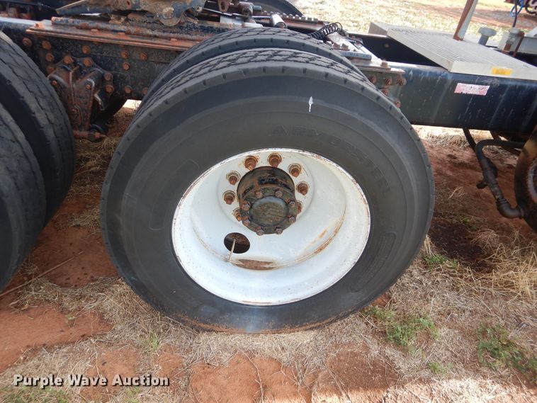 image for item HS9686 1993 White GMC WCM  semi truck