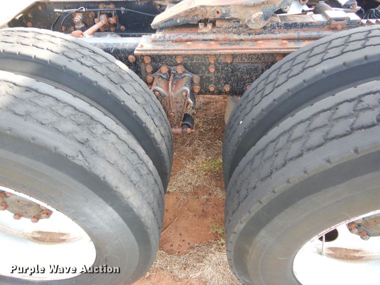 image for item HS9686 1993 White GMC WCM  semi truck