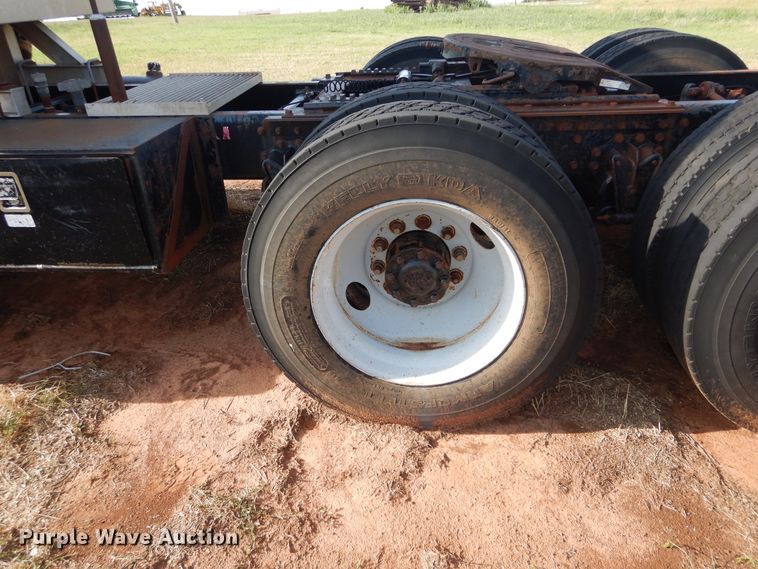 image for item HS9686 1993 White GMC WCM  semi truck