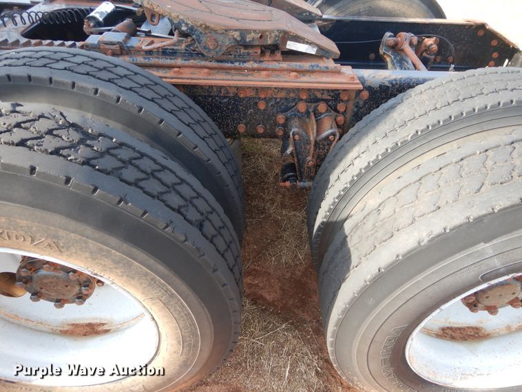 image for item HS9686 1993 White GMC WCM  semi truck