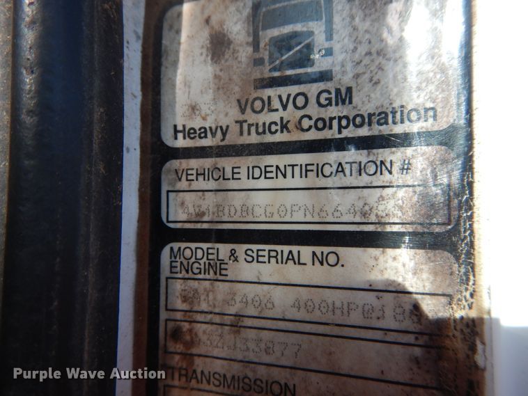 image for item HS9686 1993 White GMC WCM  semi truck