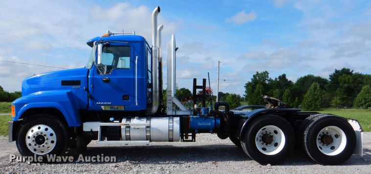 image for item HT9272 2012 Mack CHU613  semi truck