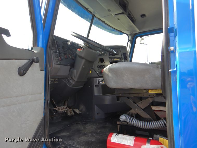 image for item HT9272 2012 Mack CHU613  semi truck