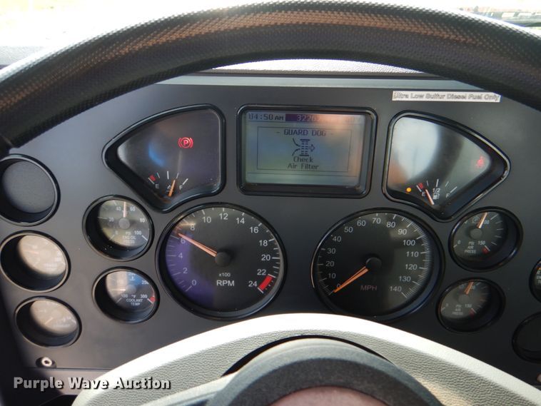 image for item HT9272 2012 Mack CHU613  semi truck