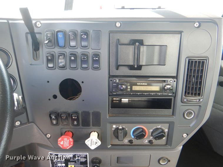 image for item HT9272 2012 Mack CHU613  semi truck