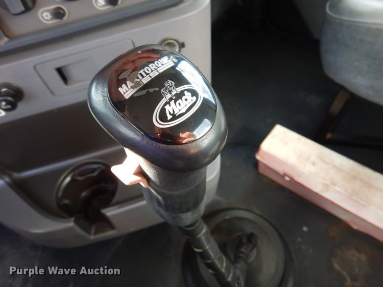 image for item HT9272 2012 Mack CHU613  semi truck