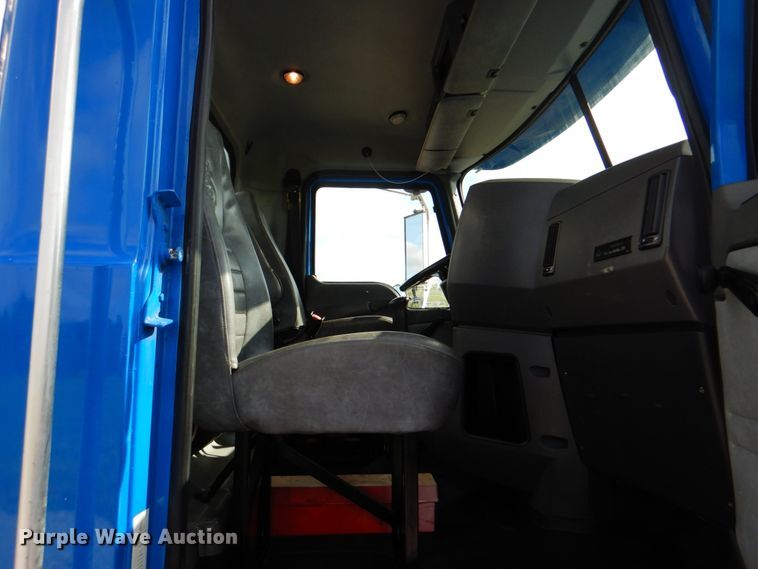 image for item HT9272 2012 Mack CHU613  semi truck