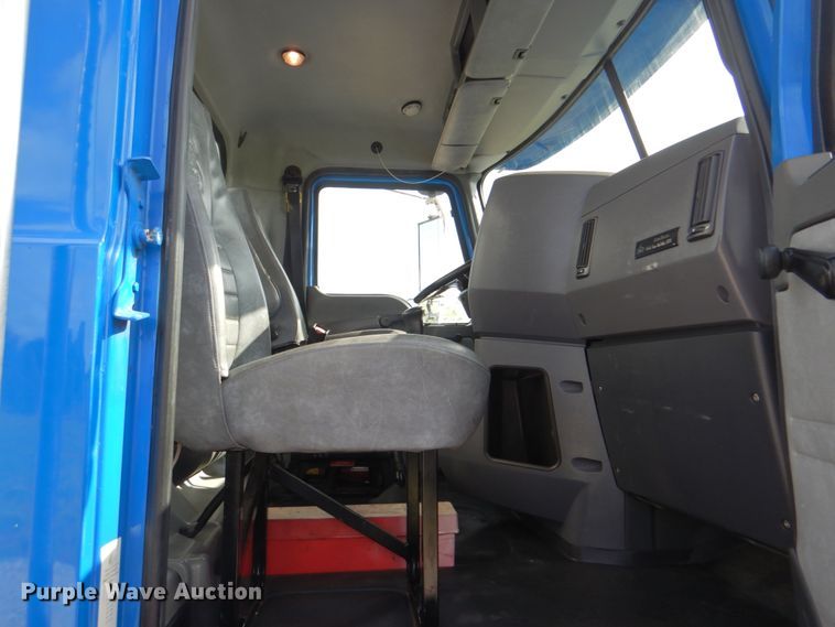 image for item HT9272 2012 Mack CHU613  semi truck