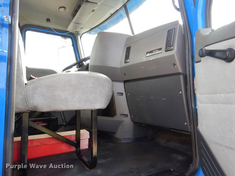 image for item HT9272 2012 Mack CHU613  semi truck