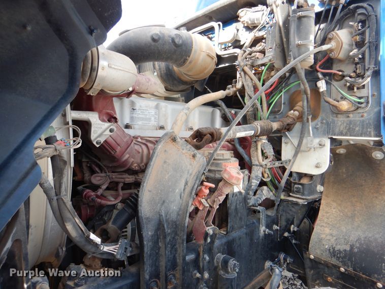 image for item HT9272 2012 Mack CHU613  semi truck