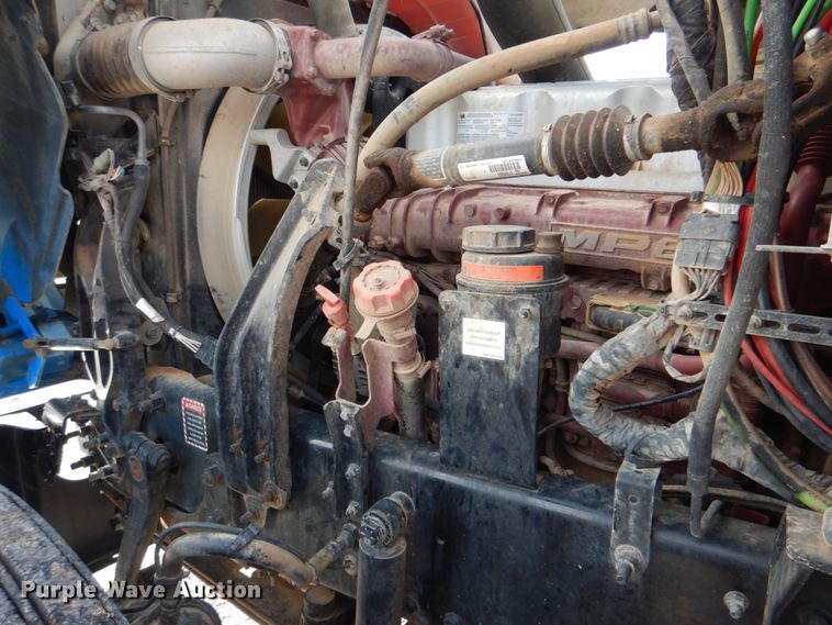 image for item HT9272 2012 Mack CHU613  semi truck