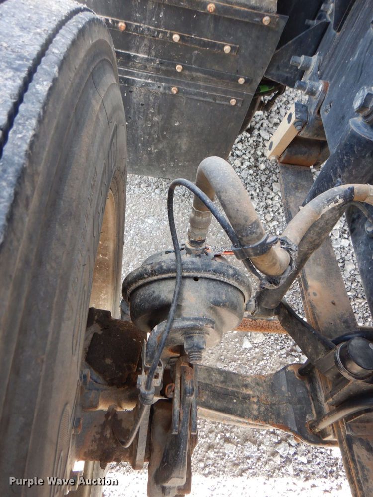 image for item HT9272 2012 Mack CHU613  semi truck