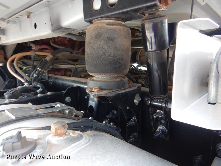 image for item HT9272 2012 Mack CHU613  semi truck