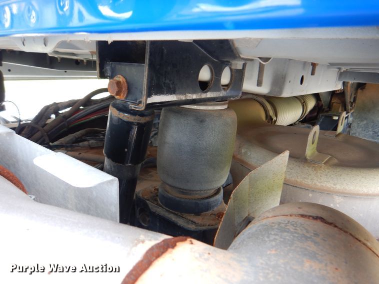 image for item HT9272 2012 Mack CHU613  semi truck