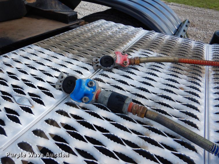 image for item HT9272 2012 Mack CHU613  semi truck