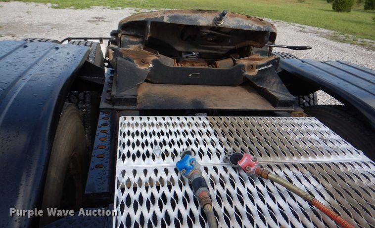 image for item HT9272 2012 Mack CHU613  semi truck