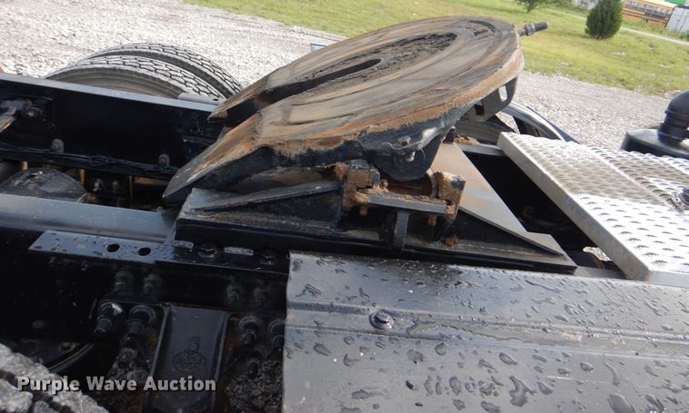 image for item HT9272 2012 Mack CHU613  semi truck