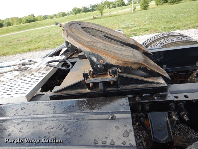 image for item HT9272 2012 Mack CHU613  semi truck