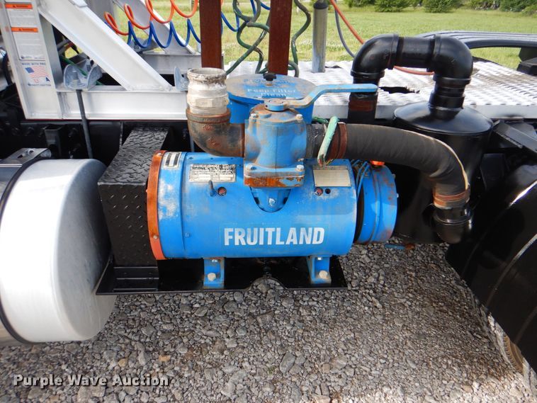 image for item HT9272 2012 Mack CHU613  semi truck