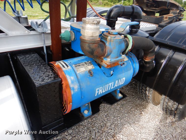 image for item HT9272 2012 Mack CHU613  semi truck