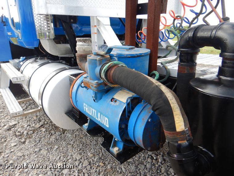 image for item HT9272 2012 Mack CHU613  semi truck