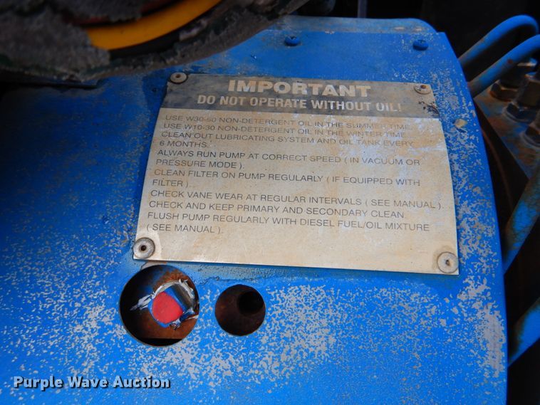 image for item HT9272 2012 Mack CHU613  semi truck