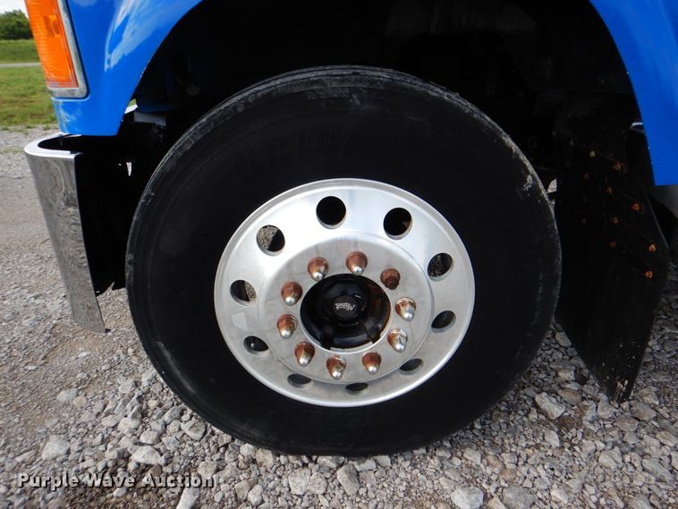 image for item HT9272 2012 Mack CHU613  semi truck