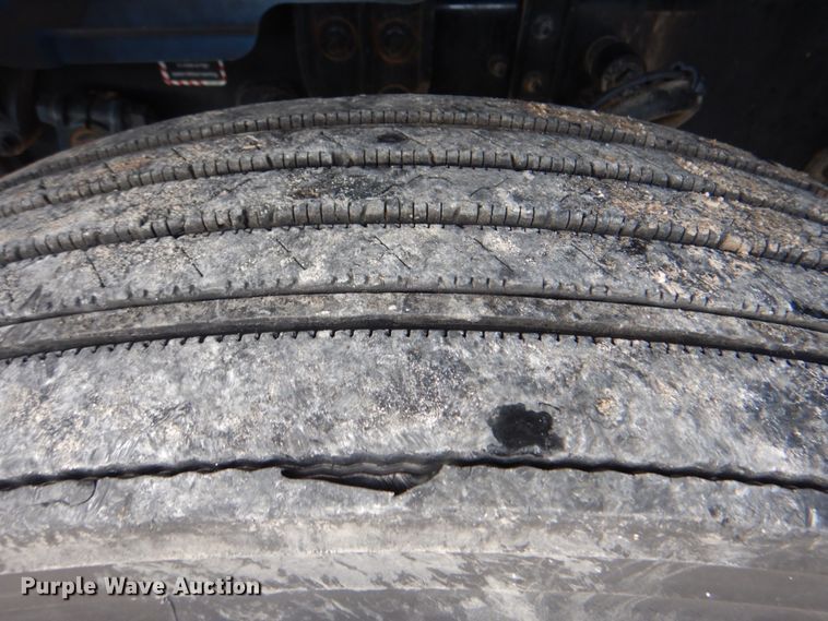 image for item HT9272 2012 Mack CHU613  semi truck