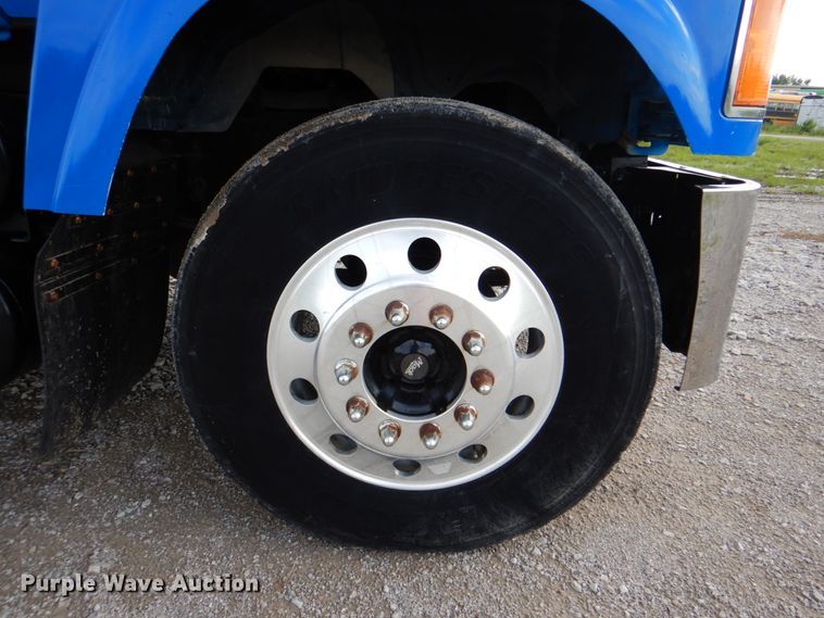 image for item HT9272 2012 Mack CHU613  semi truck