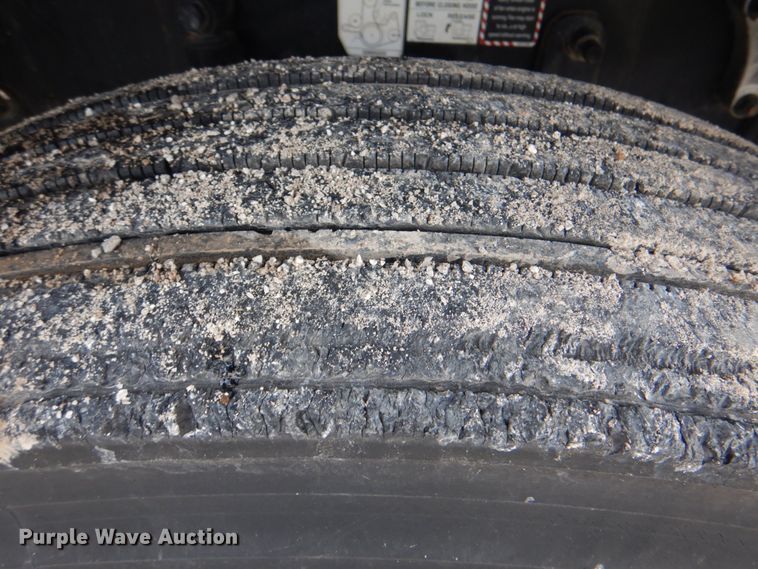 image for item HT9272 2012 Mack CHU613  semi truck