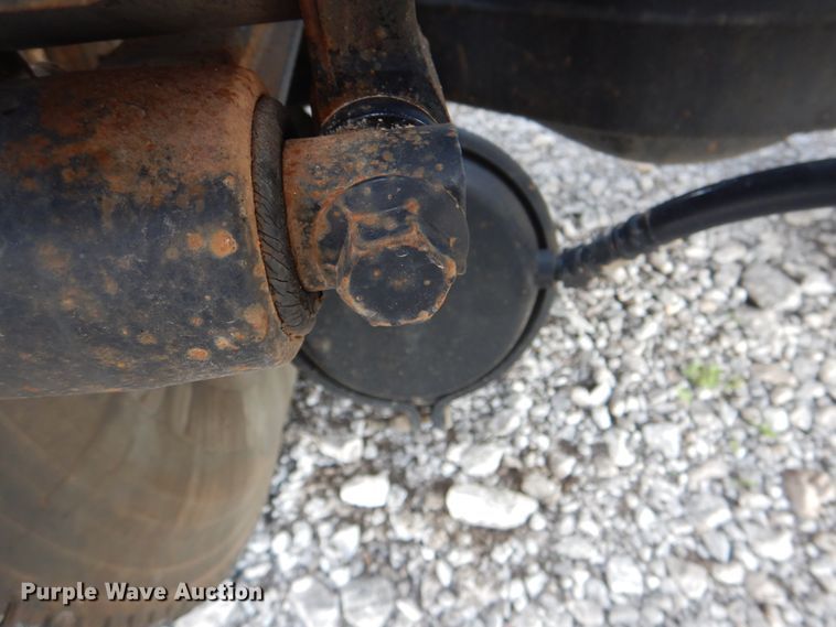 image for item HT9272 2012 Mack CHU613  semi truck