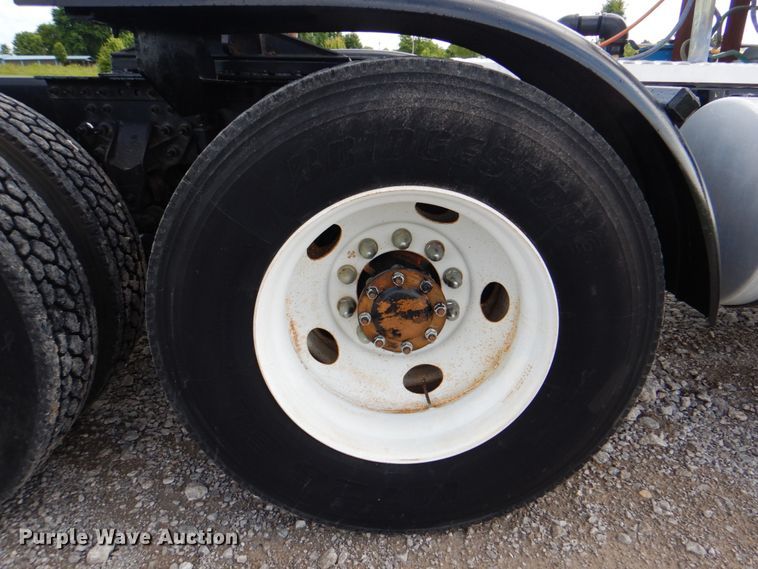 image for item HT9272 2012 Mack CHU613  semi truck