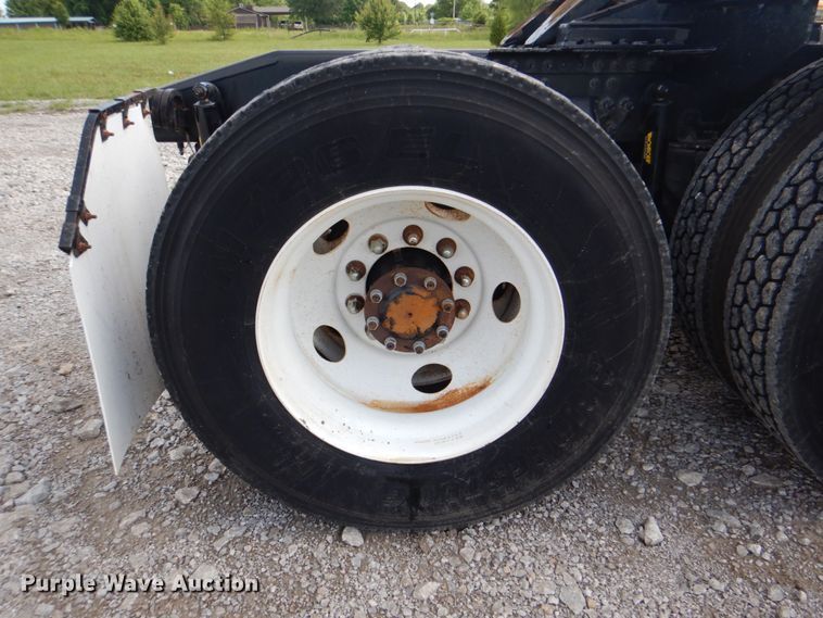 image for item HT9272 2012 Mack CHU613  semi truck