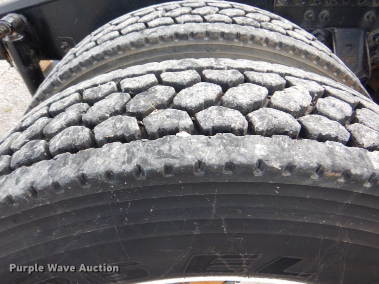 image for item HT9272 2012 Mack CHU613  semi truck