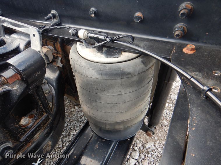 image for item HT9272 2012 Mack CHU613  semi truck