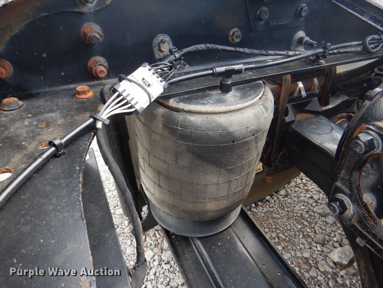 image for item HT9272 2012 Mack CHU613  semi truck